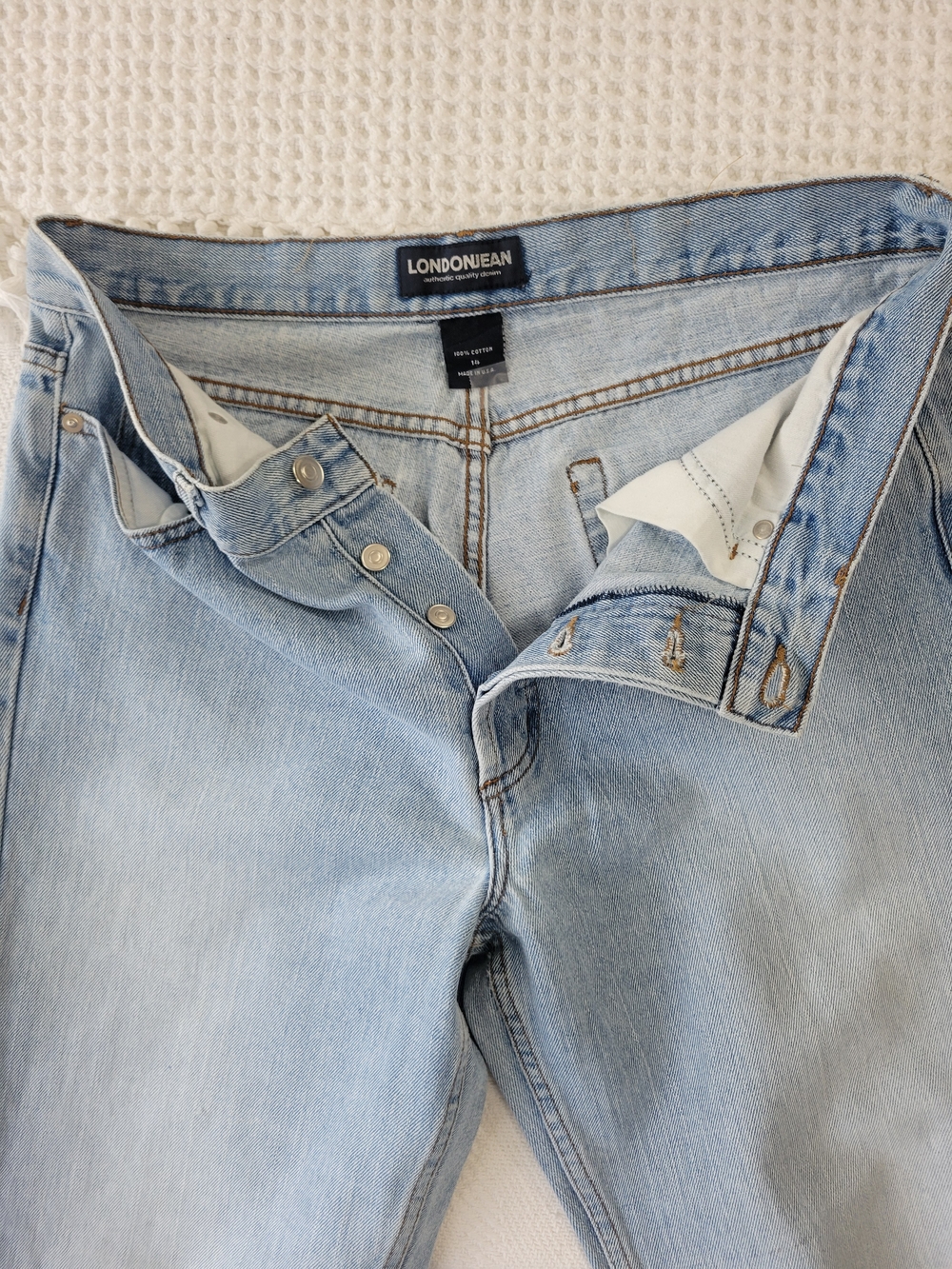 LONDONJEAN Vintage  Women's Straight Leg Jeans - Light Wash Button Fly